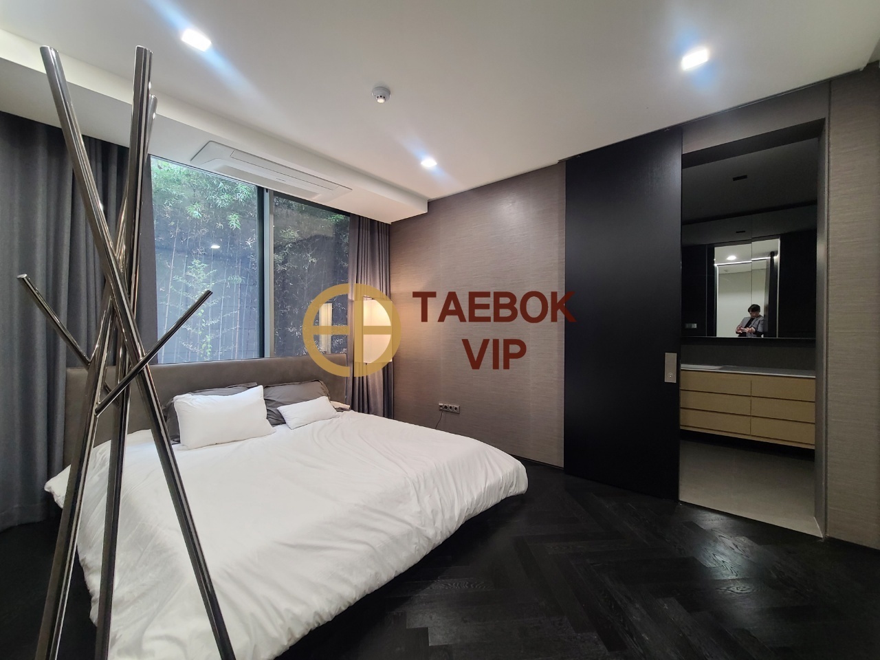 bedroom4