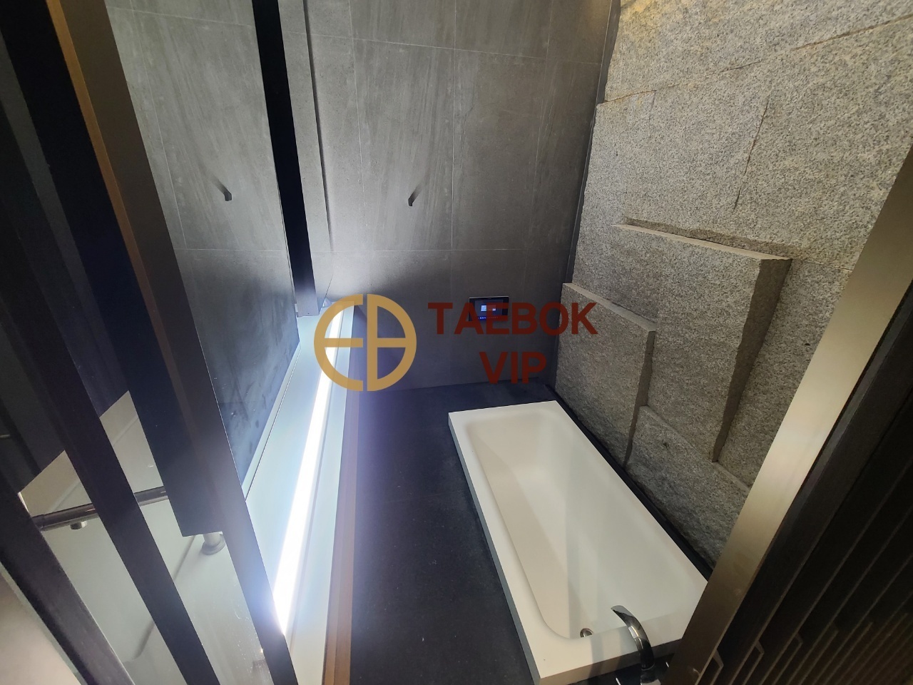 bathroom2