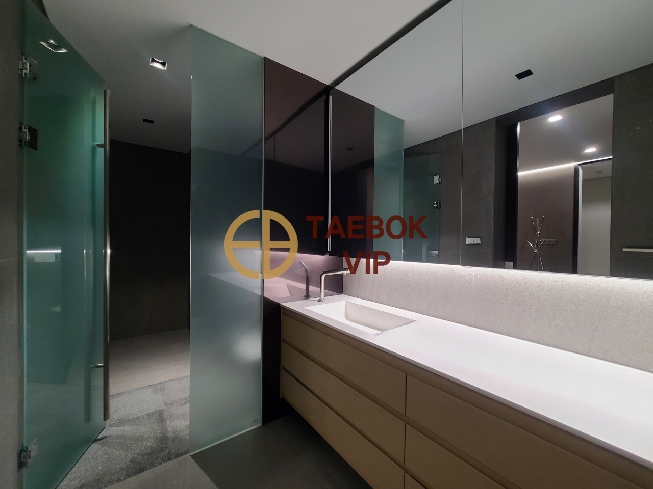 bathroom6